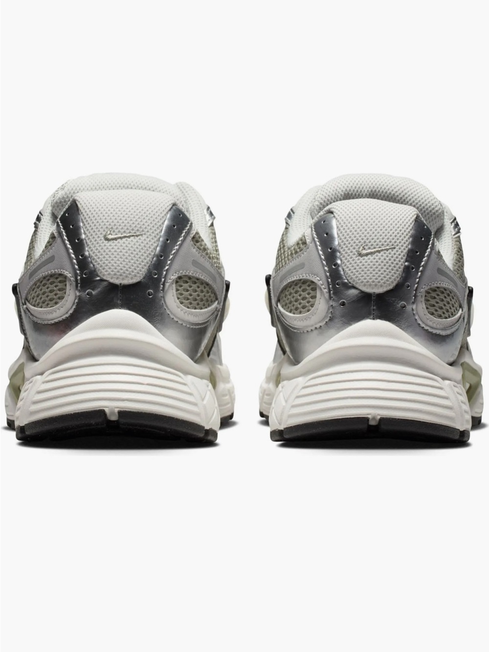 Nike V5 RNR Sneaker - Picture 2 of 6